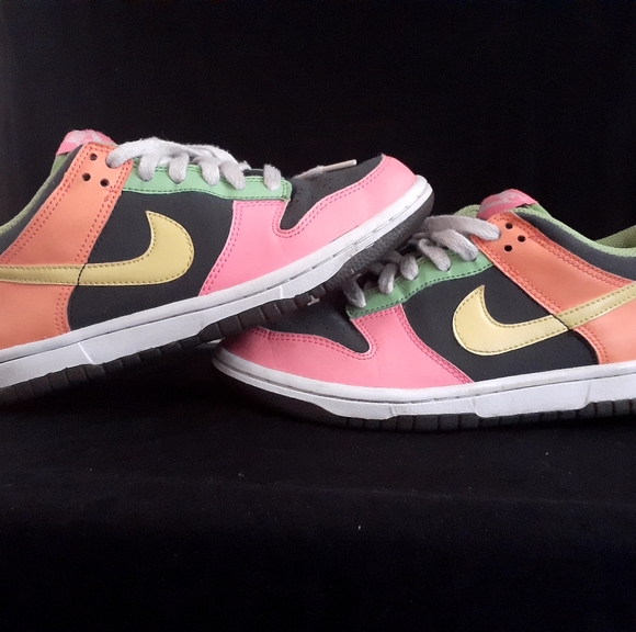 Shoes - Picture 2 of 4